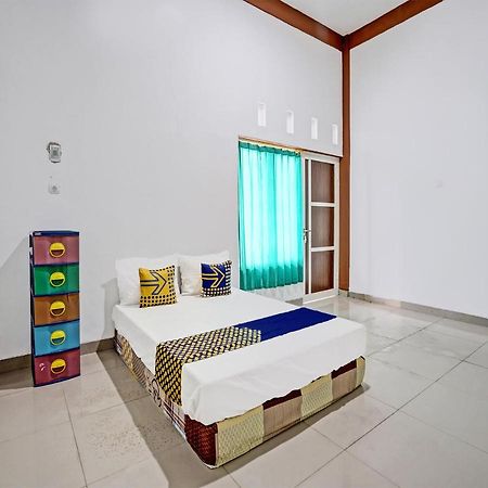 Hotel Oyo 92006 Kost Sejahtera Syariah Sidoarjo Exterior foto