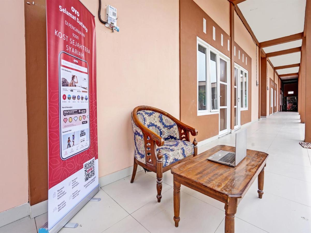 Hotel Oyo 92006 Kost Sejahtera Syariah Sidoarjo Exterior foto