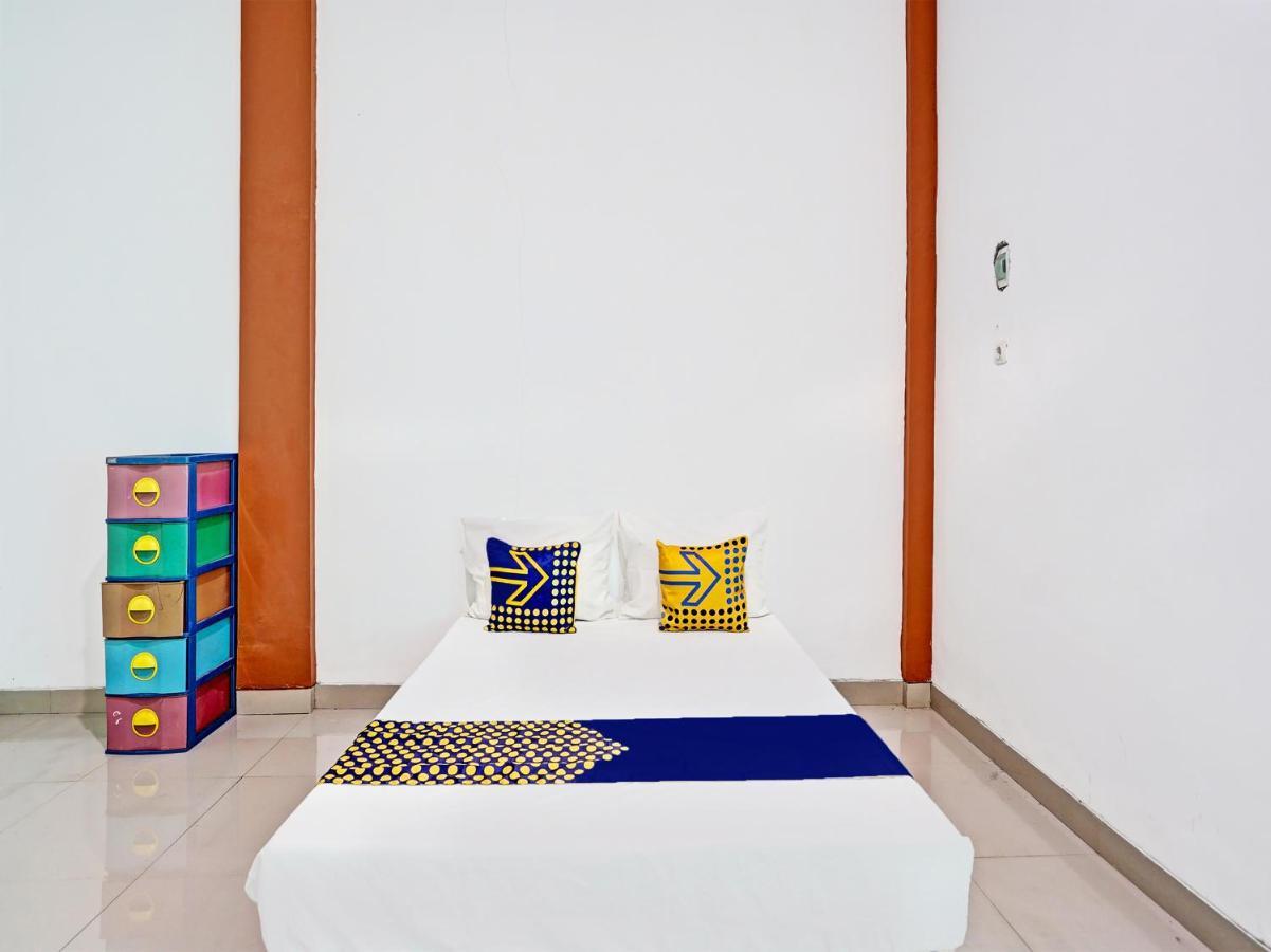 Hotel Oyo 92006 Kost Sejahtera Syariah Sidoarjo Exterior foto