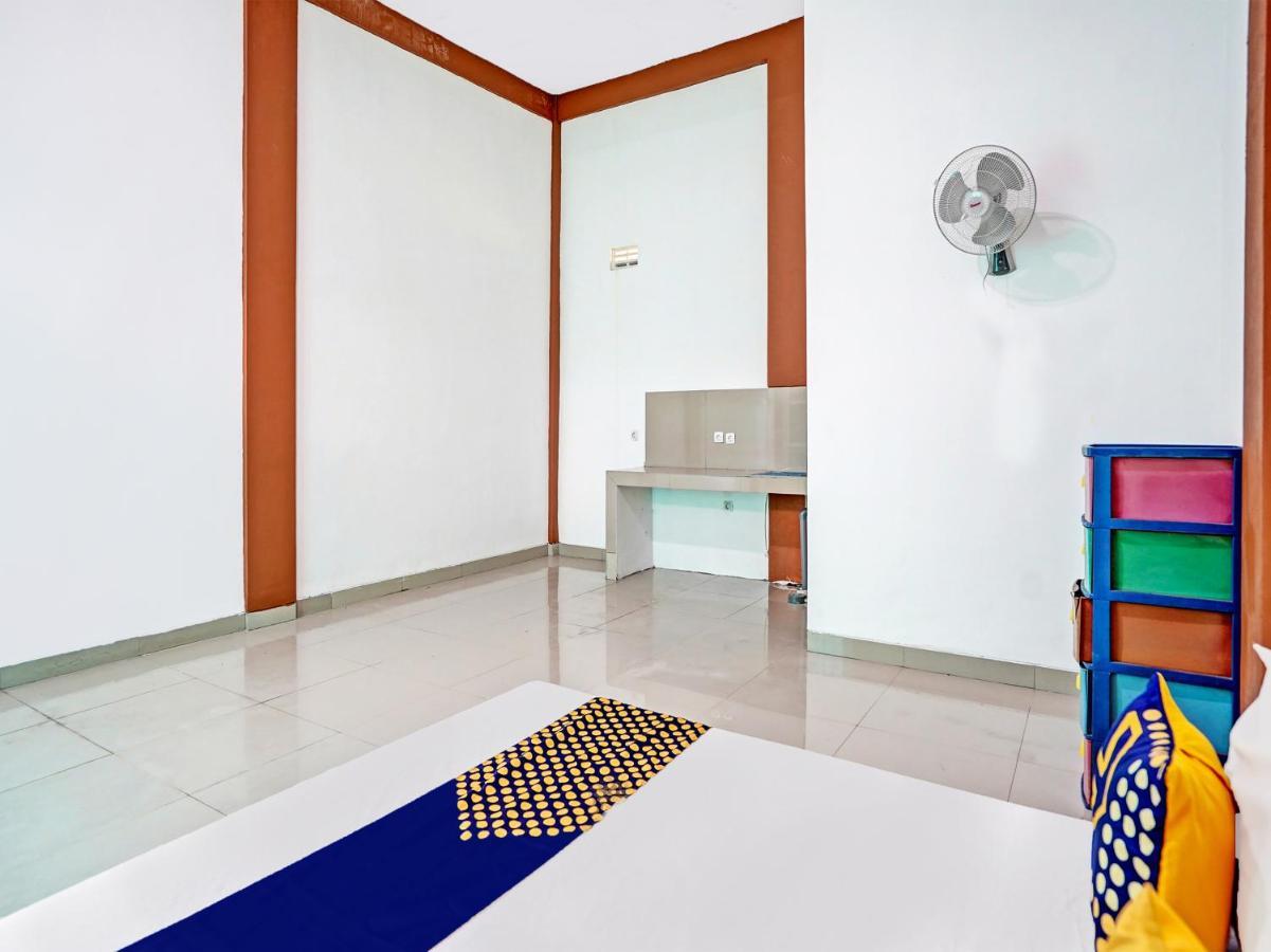 Hotel Oyo 92006 Kost Sejahtera Syariah Sidoarjo Exterior foto