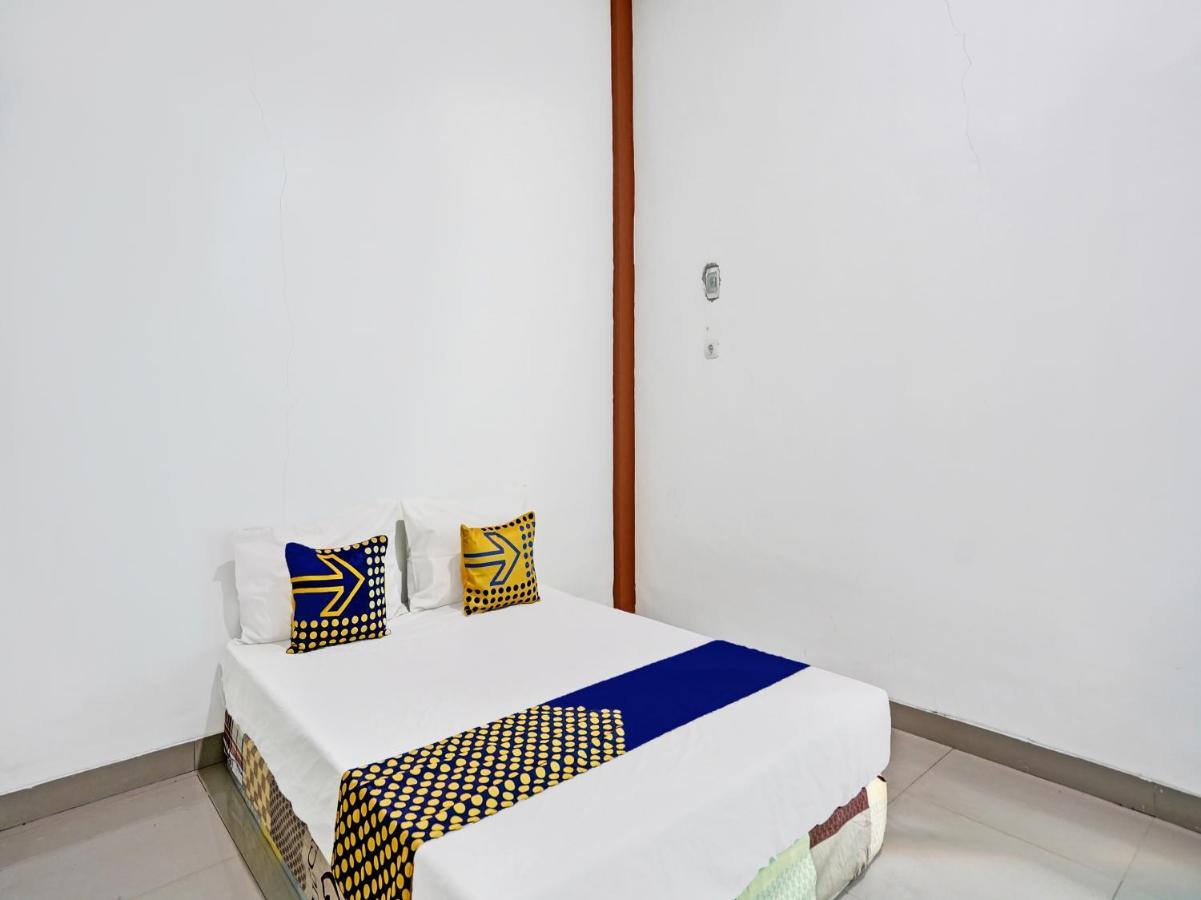 Hotel Oyo 92006 Kost Sejahtera Syariah Sidoarjo Exterior foto