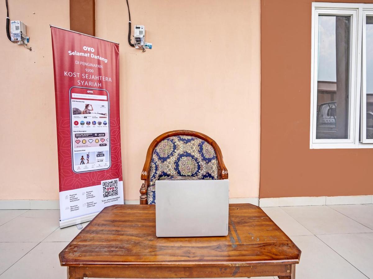 Hotel Oyo 92006 Kost Sejahtera Syariah Sidoarjo Exterior foto