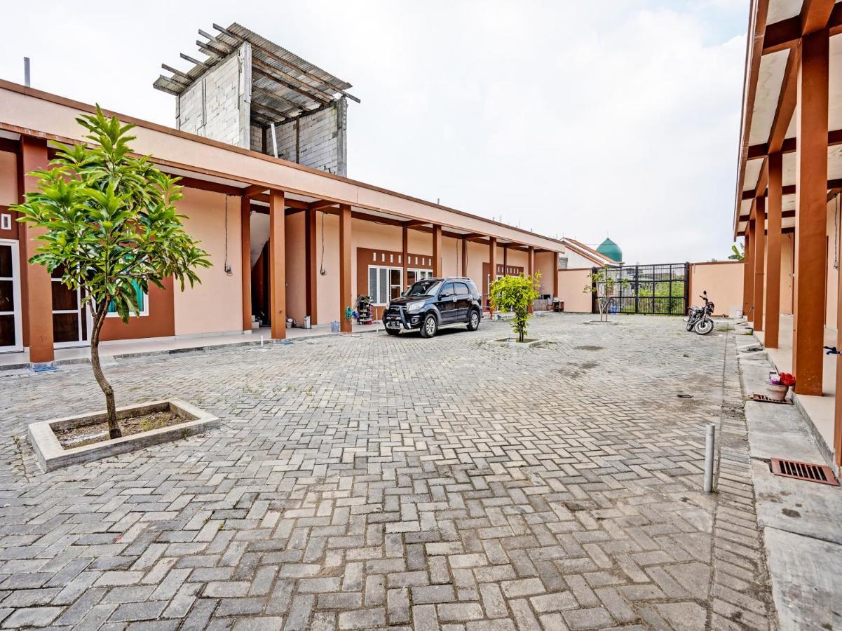 Hotel Oyo 92006 Kost Sejahtera Syariah Sidoarjo Exterior foto
