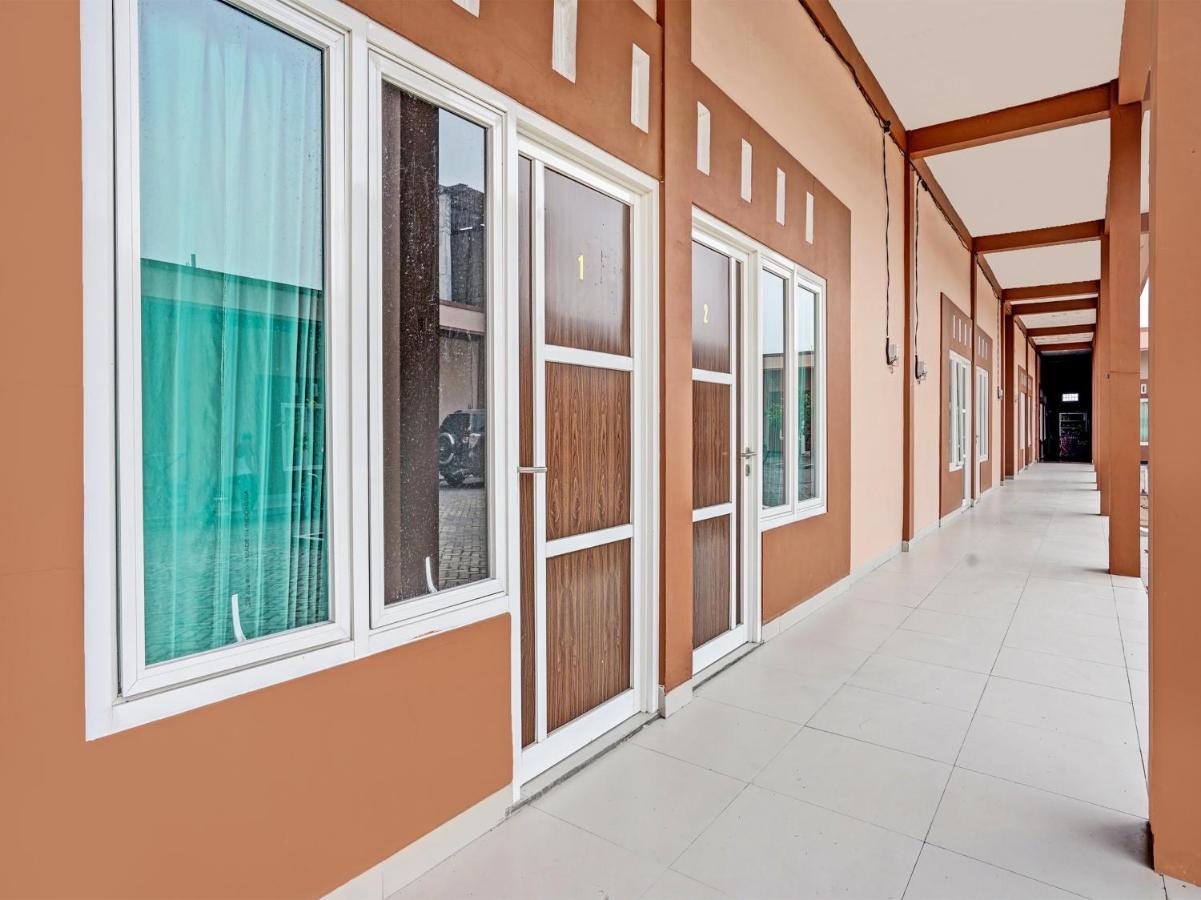 Hotel Oyo 92006 Kost Sejahtera Syariah Sidoarjo Exterior foto