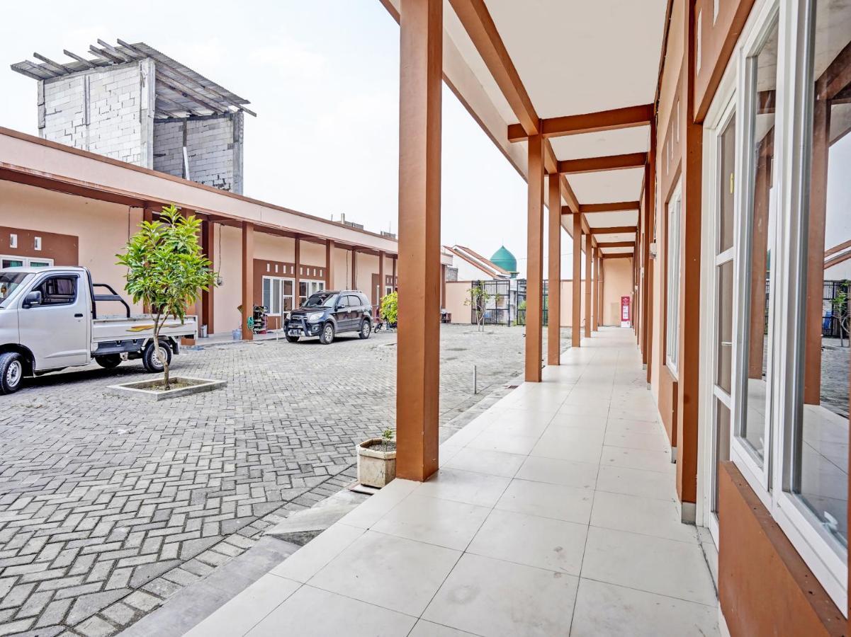 Hotel Oyo 92006 Kost Sejahtera Syariah Sidoarjo Exterior foto